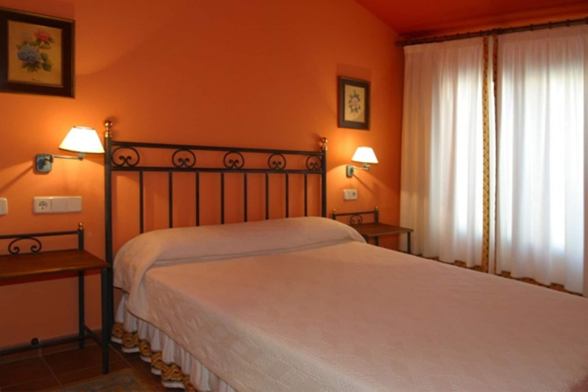 Hotel Y Apartamentos La Casa Rural Chinchon Exterior photo