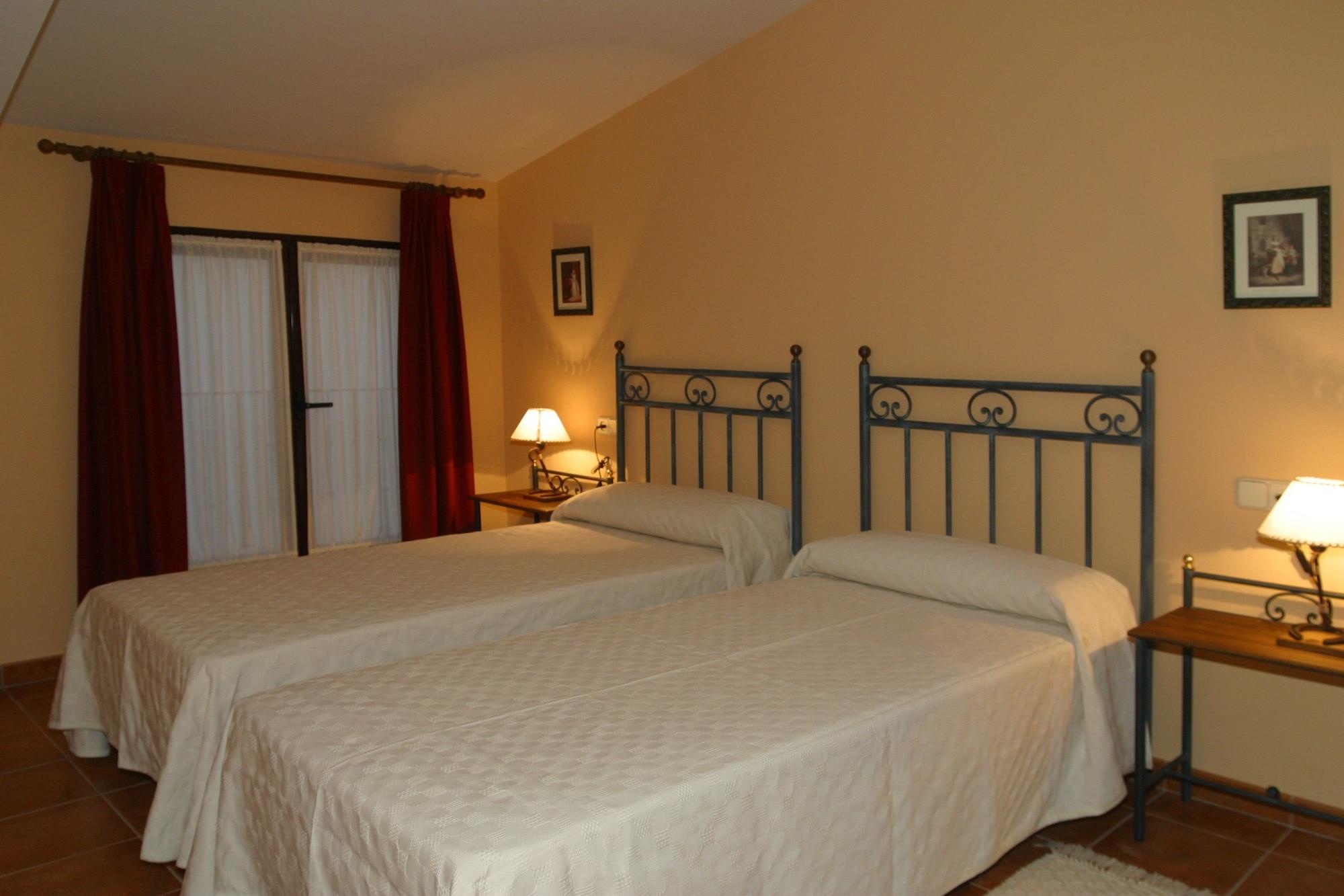 Hotel Y Apartamentos La Casa Rural Chinchon Exterior photo