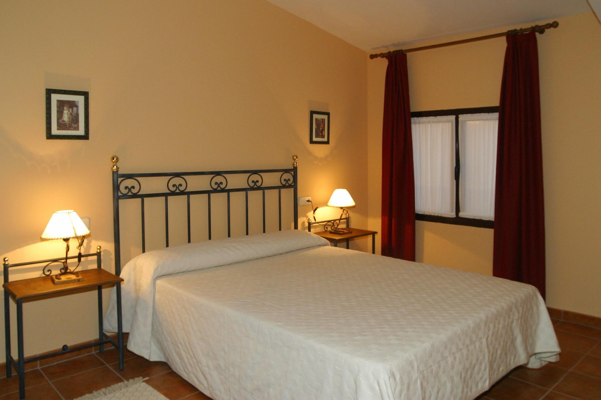 Hotel Y Apartamentos La Casa Rural Chinchon Exterior photo